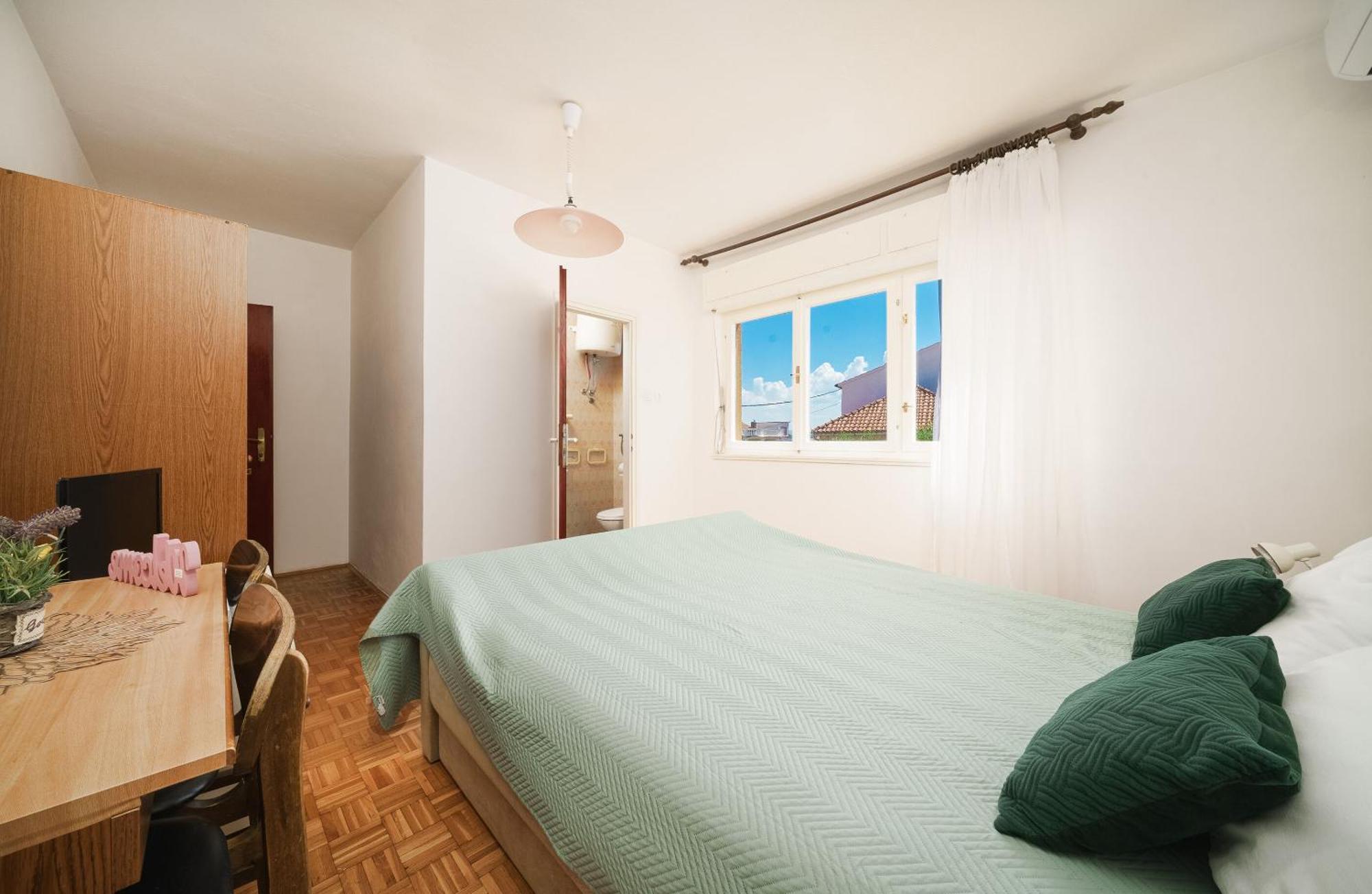 Apartment And Rooms Mrkovic Vodice Exterior photo